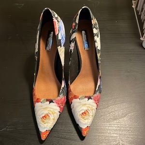 NWOT- Halogen Floral Pumps Size 9.5